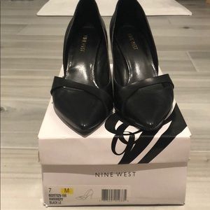 Nine West black leather pumps